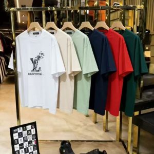 Men's T-shirt with a top collar